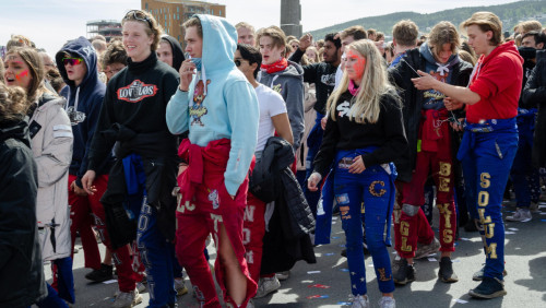 Nastoletni imprezowicze znów opanowali Norwegię. W 2024 „russetid” pod znakiem kontrowersyjnych autokarów